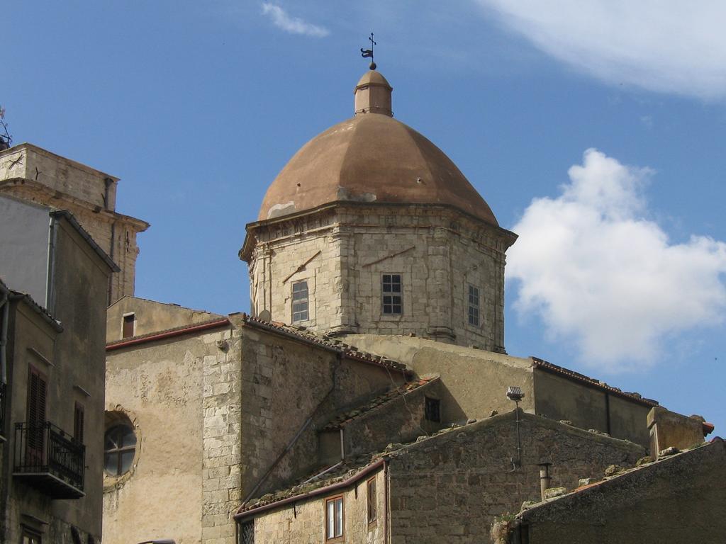 לינה וארוחת בוקר פטרליה סוטאנה Il Castello מראה חיצוני תמונה