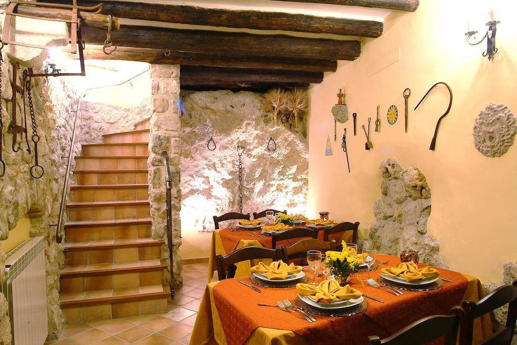 לינה וארוחת בוקר פטרליה סוטאנה Il Castello מראה חיצוני תמונה