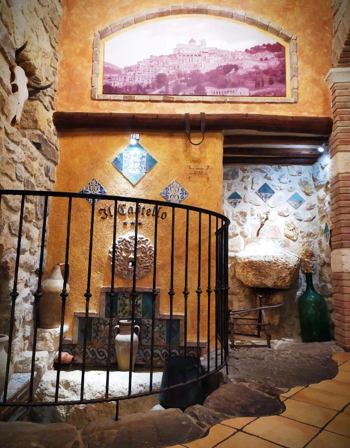 לינה וארוחת בוקר פטרליה סוטאנה Il Castello מראה חיצוני תמונה